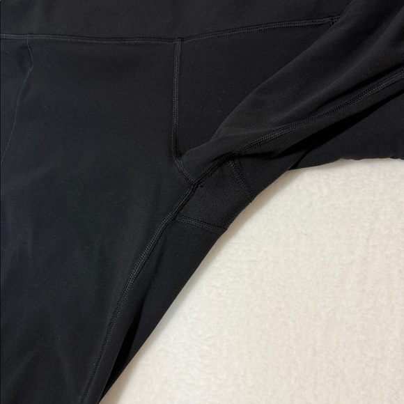 Athleta Women’s Black Mesh Salutation Leggings size Medium with pockets - Picture 8 of 8